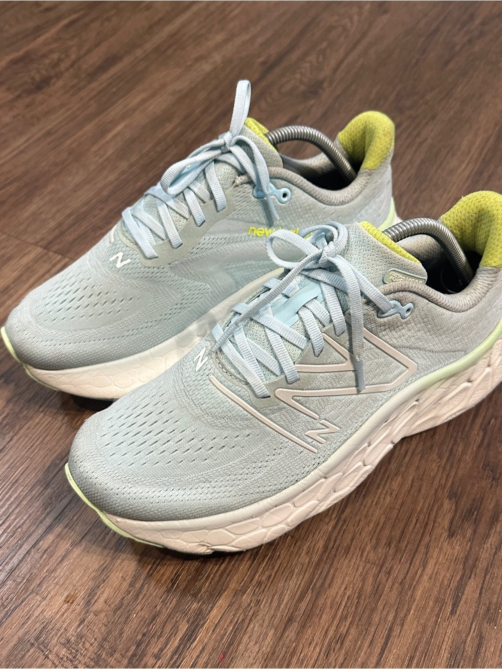 New Balance Womens Size 10.5 Medium B Fresh Foam X More V4 Running Shoes
